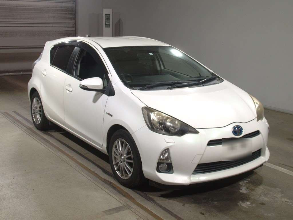 2012 Toyota Aqua NHP10[2]