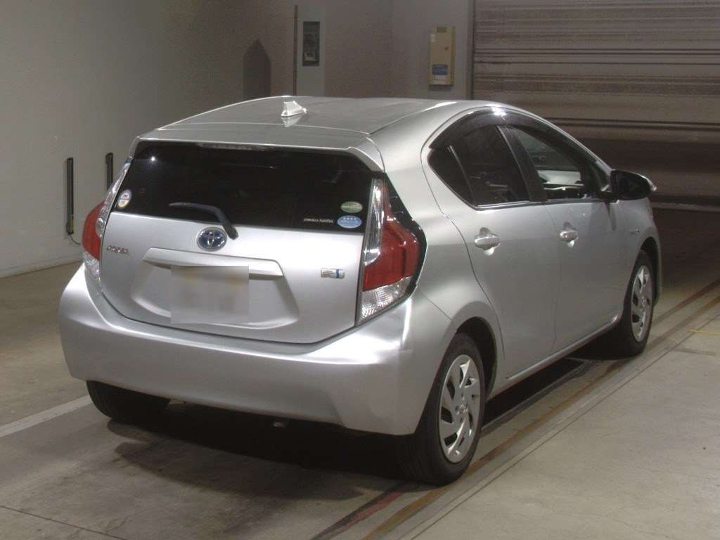 2015 Toyota Aqua NHP10[1]