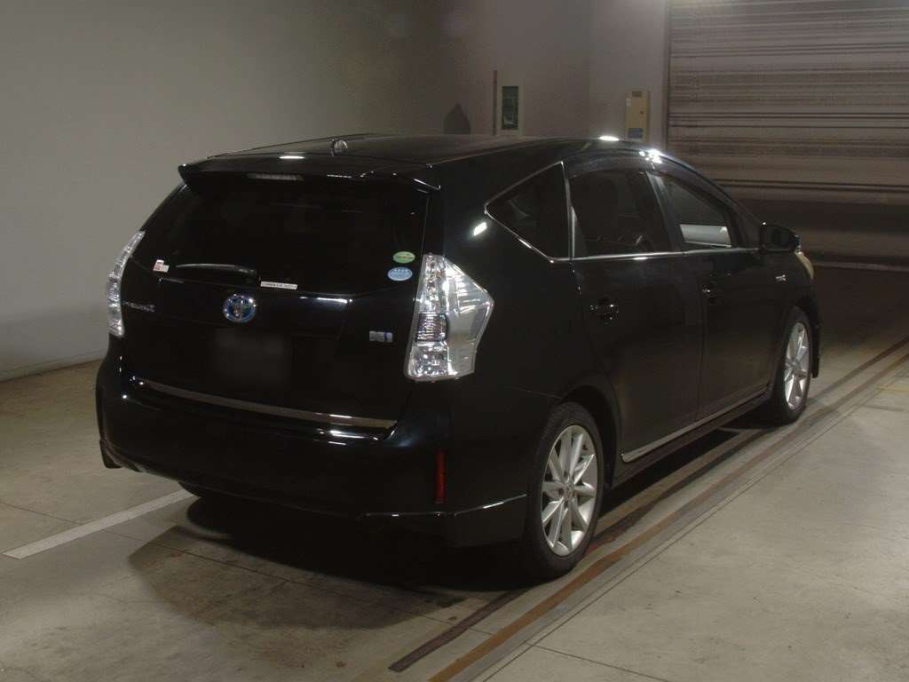 2012 Toyota Prius alpha ZVW41W[1]