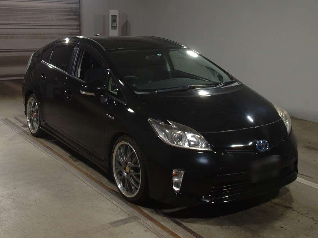 2015 Toyota Prius ZVW30[2]