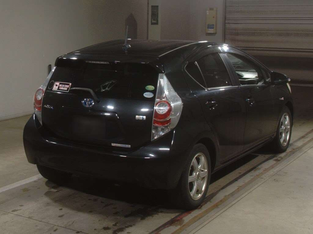 2012 Toyota Aqua NHP10[1]