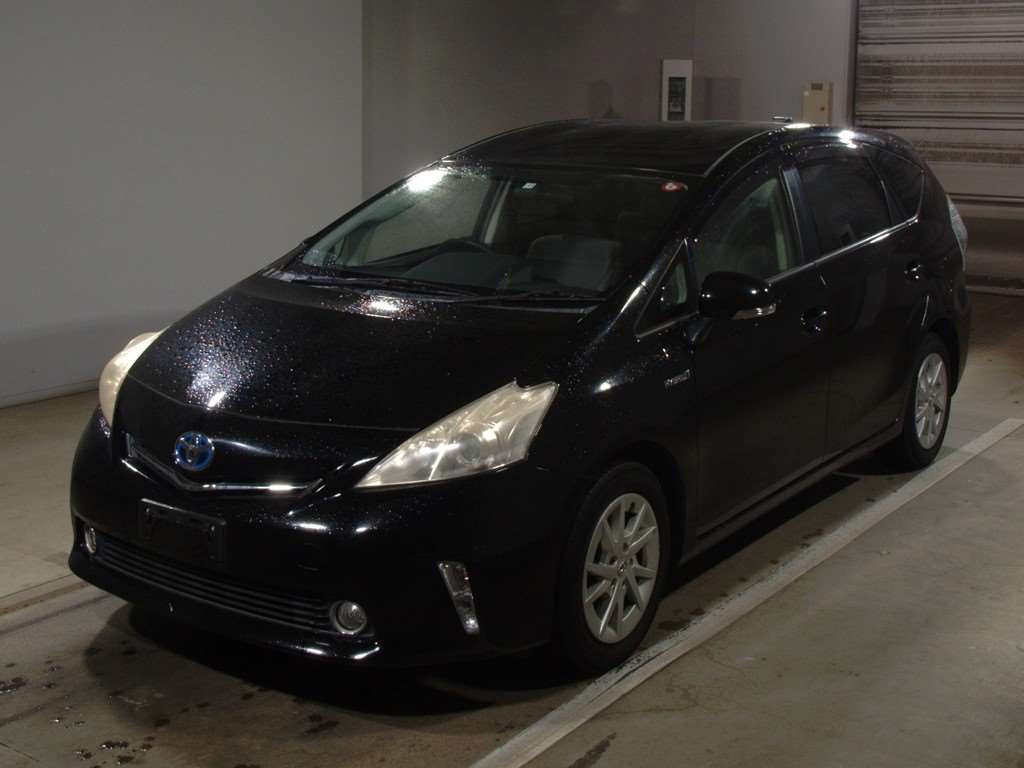 2011 Toyota Prius alpha ZVW41W[0]