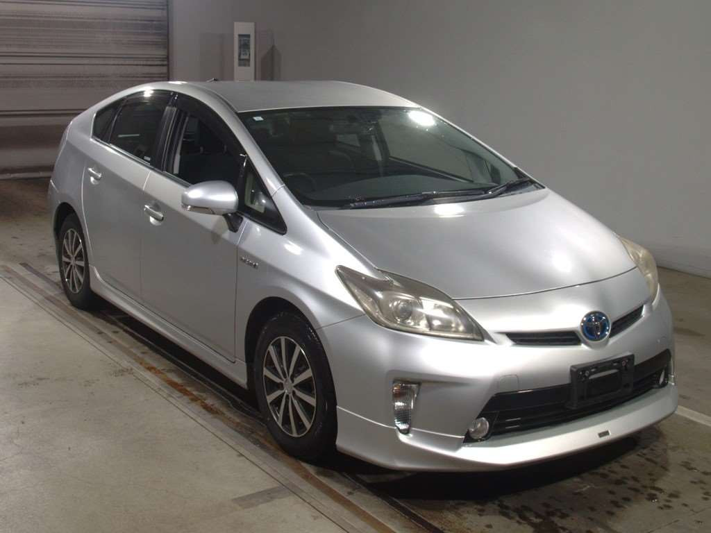 2013 Toyota Prius ZVW30[2]