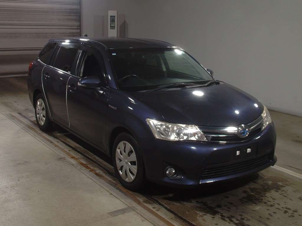 2013 Toyota Corolla Fielder NKE165G[2]