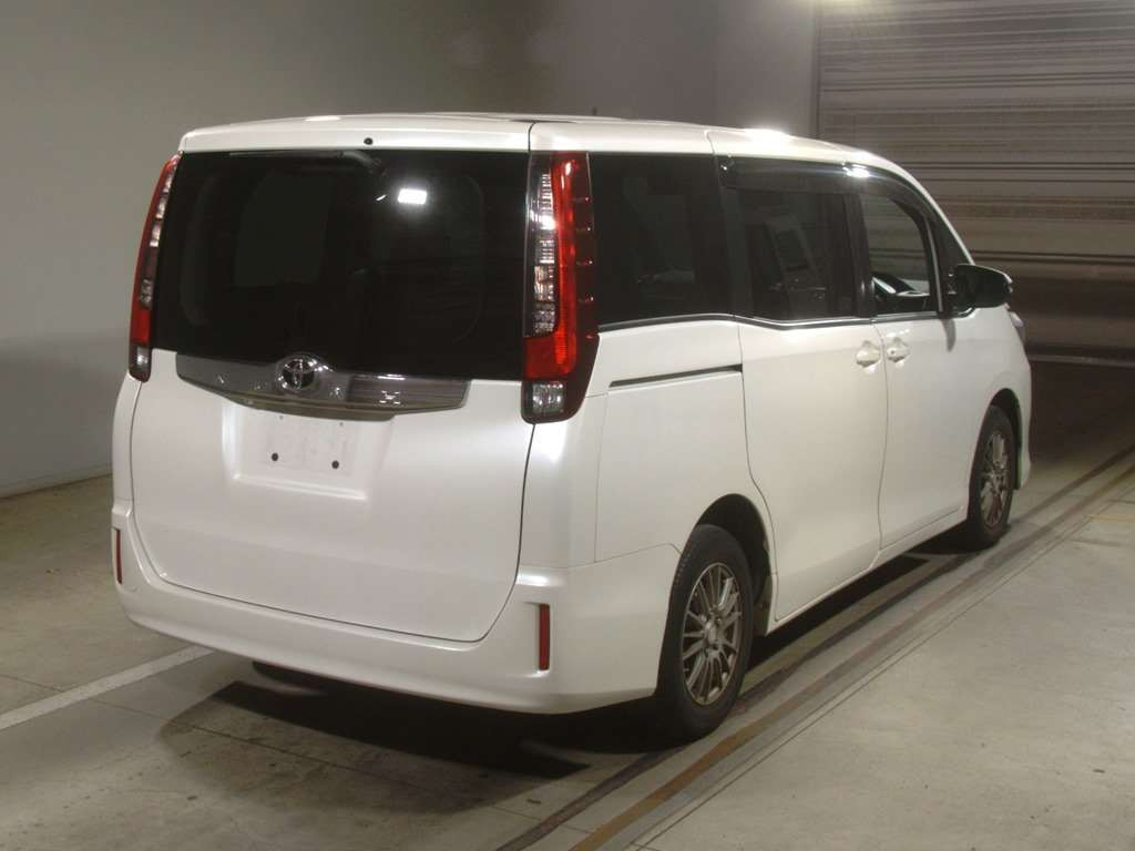 2014 Toyota Noah ZRR80G[1]