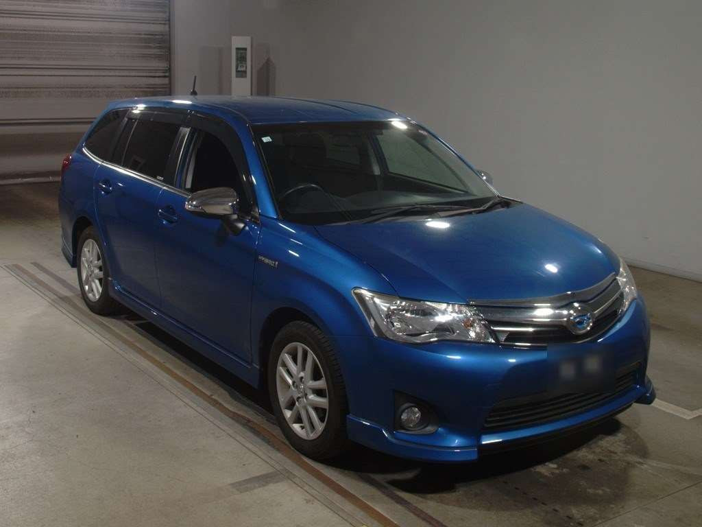 2014 Toyota Corolla Fielder NKE165G[2]