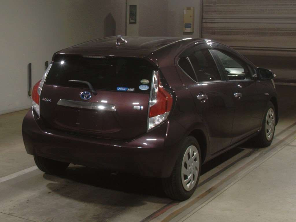 2016 Toyota Aqua NHP10[1]