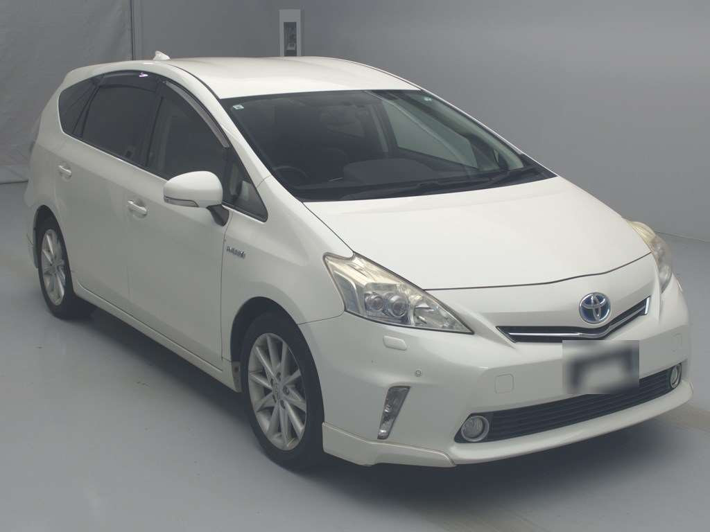 2011 Toyota Prius alpha ZVW41W[2]