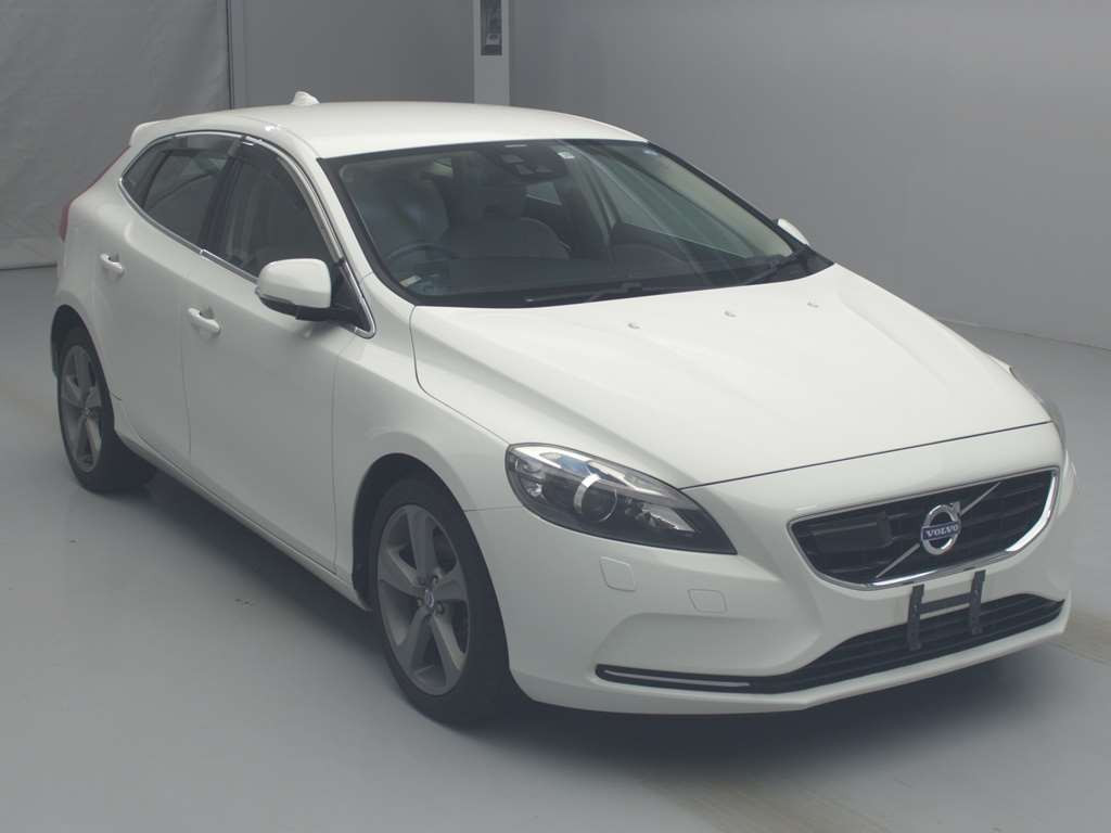 2013 Volvo V40 MB4164T[2]