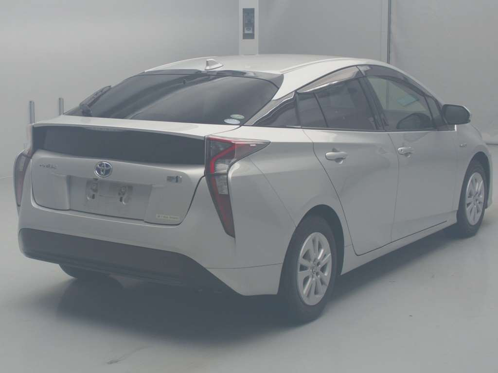 2016 Toyota Prius ZVW50[1]