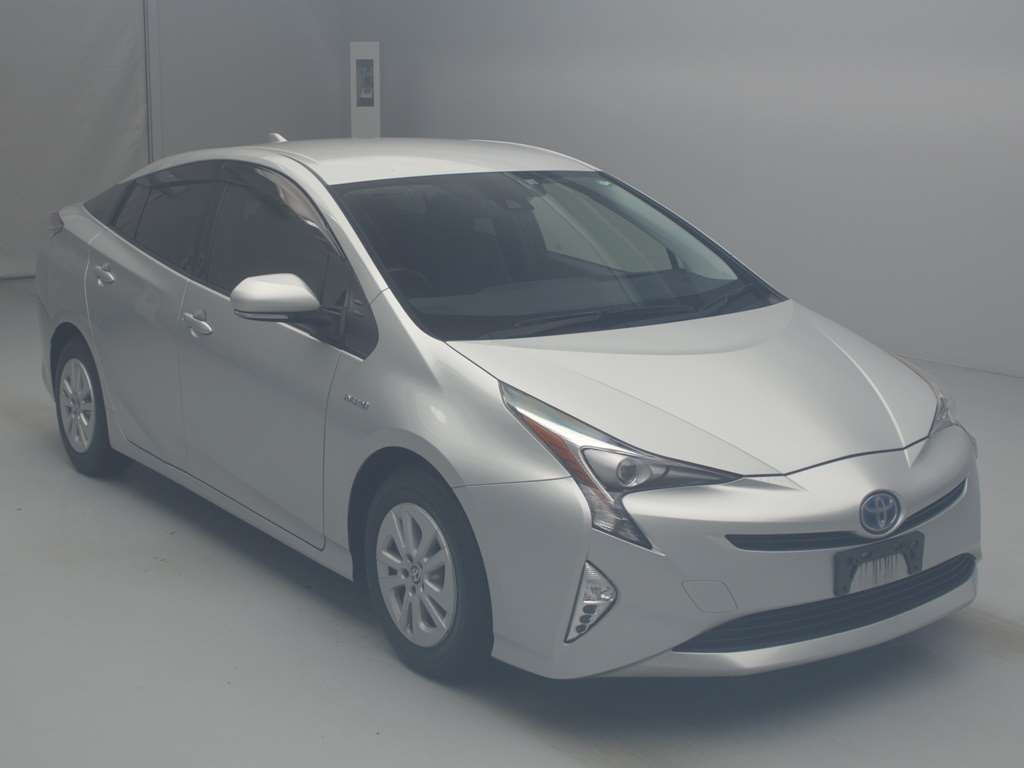 2016 Toyota Prius ZVW50[2]