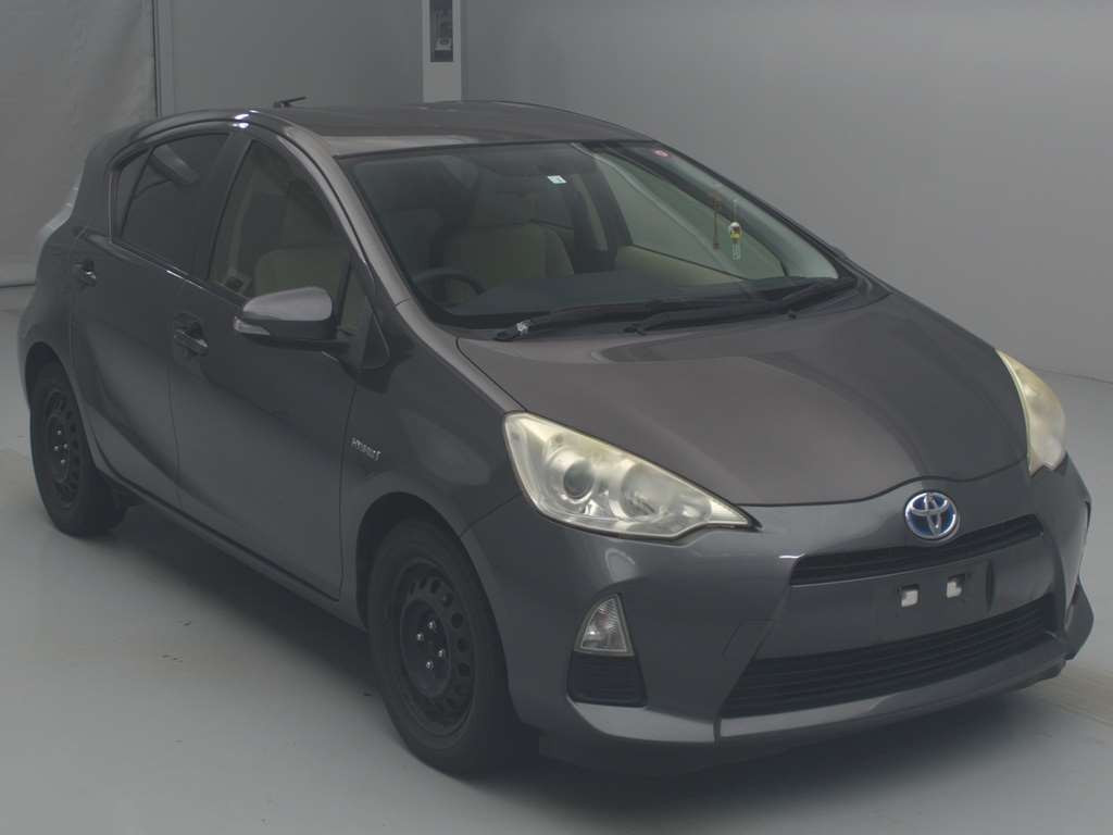 2012 Toyota Aqua NHP10[2]