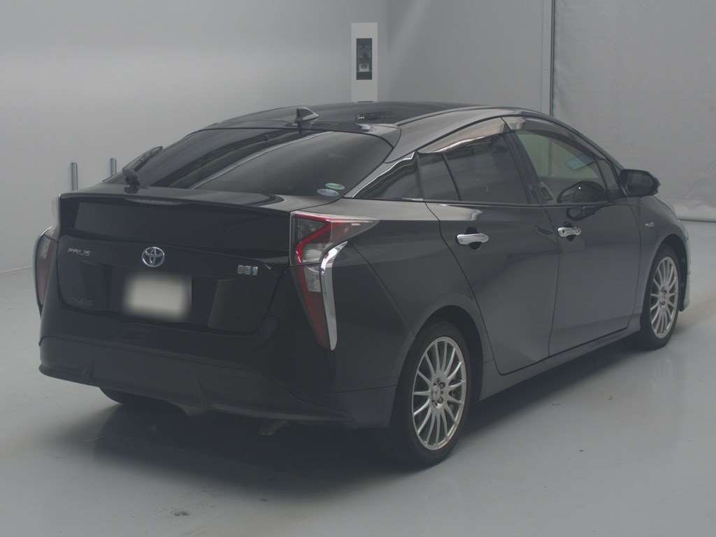 2016 Toyota Prius ZVW50[1]