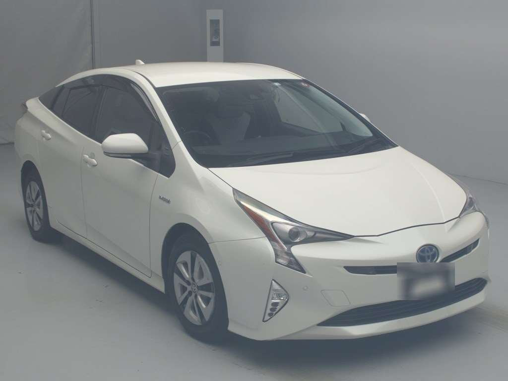 2016 Toyota Prius ZVW51[2]