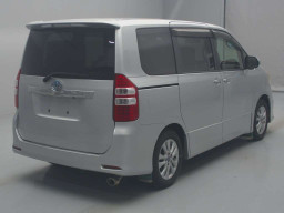 2011 Toyota Noah