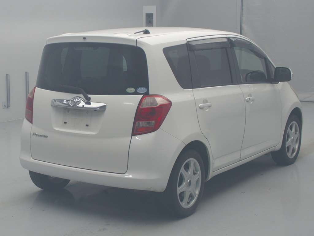 2005 Toyota Ractis SCP100[1]