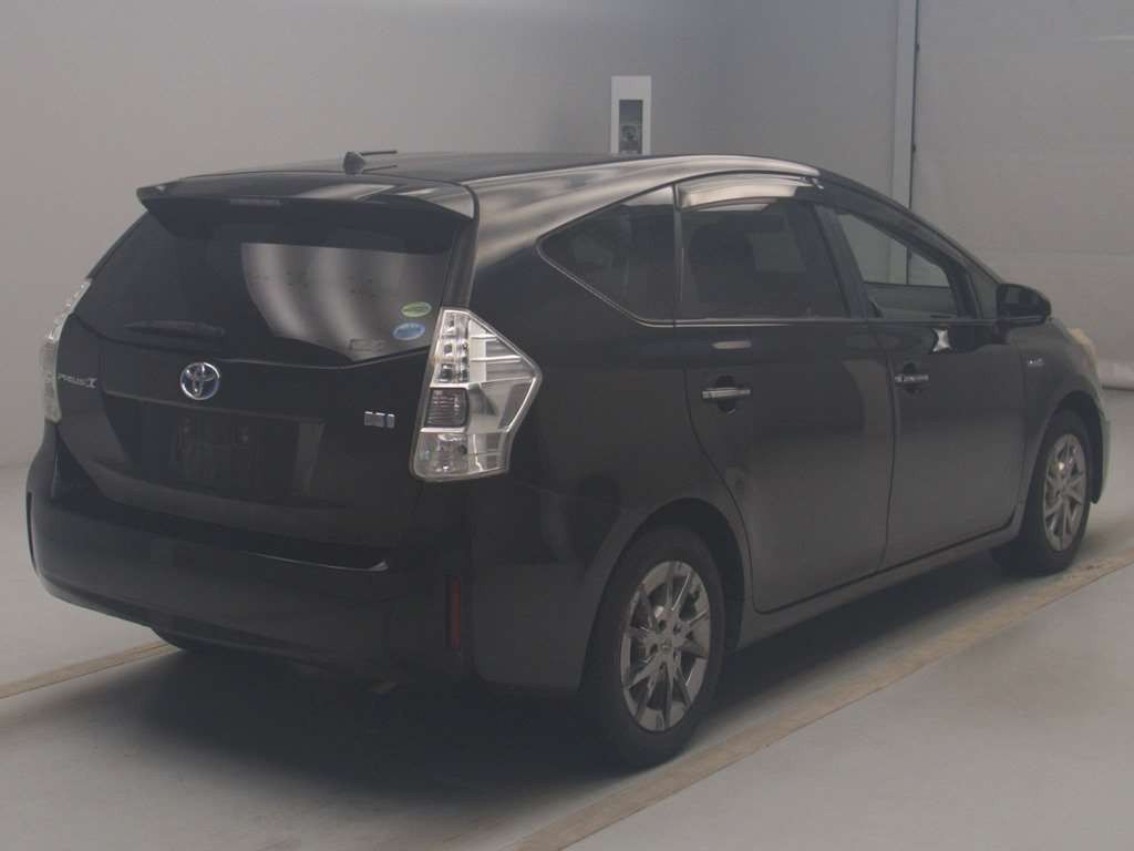 2014 Toyota Prius alpha ZVW40W[1]