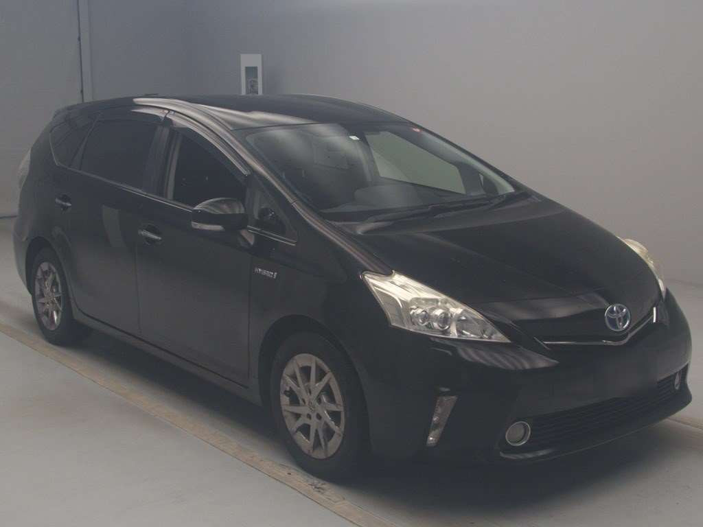 2014 Toyota Prius alpha ZVW40W[2]