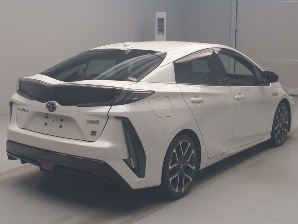 2019 Toyota Prius PHV ZVW52[1]