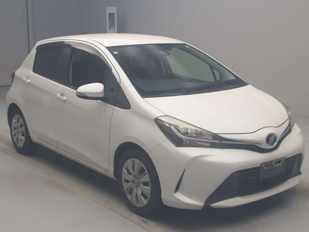 2015 Toyota Vitz NCP131[2]