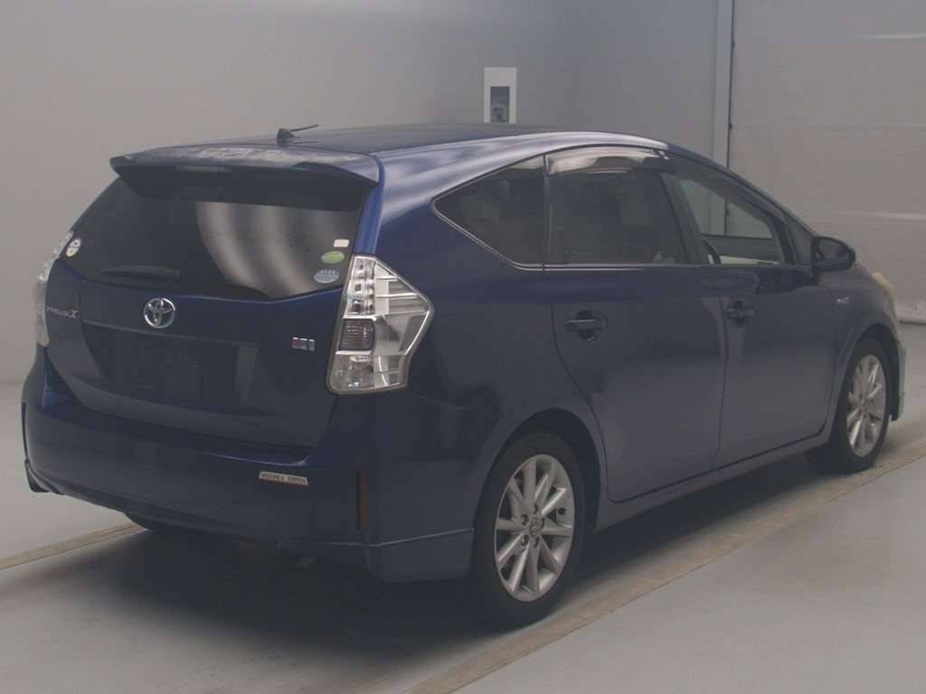 2012 Toyota Prius alpha ZVW40W[1]