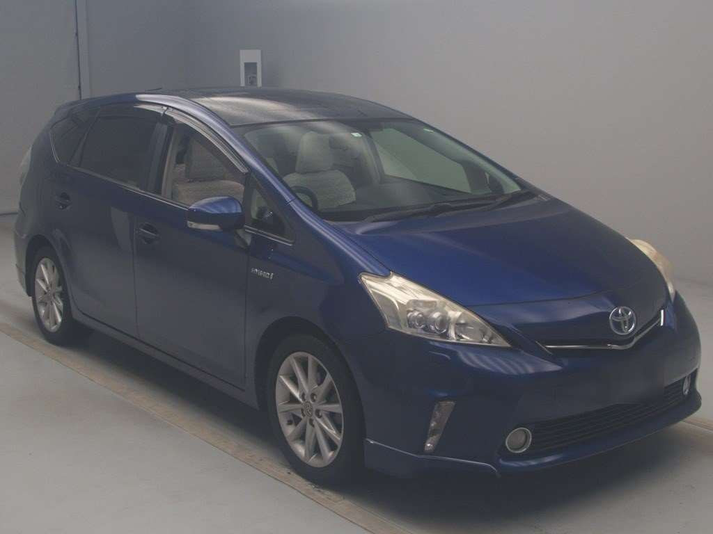 2012 Toyota Prius alpha ZVW40W[2]