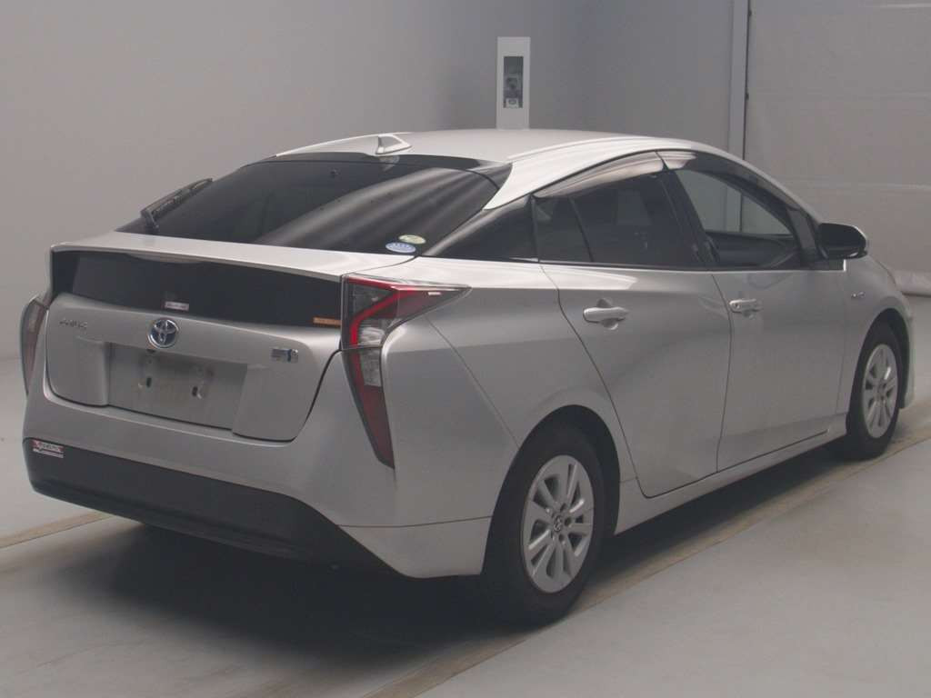 2016 Toyota Prius ZVW50[1]