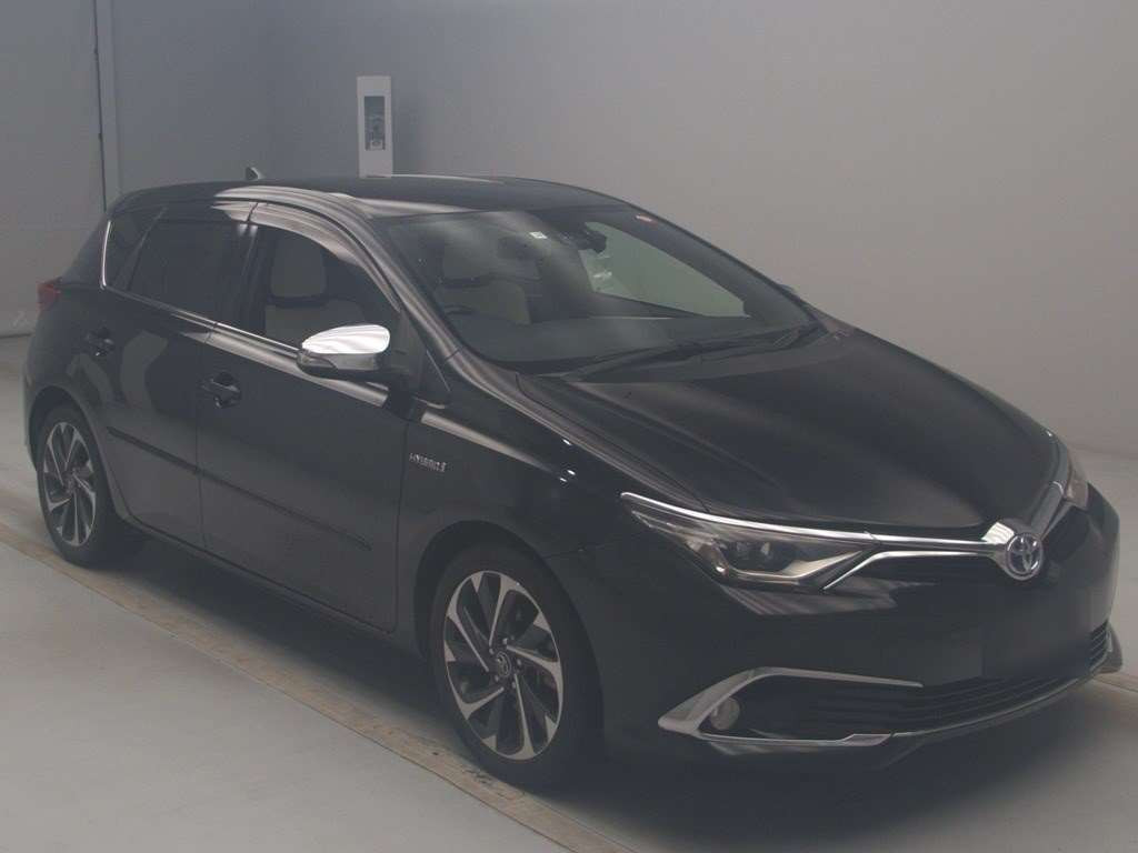 2017 Toyota Auris ZWE186H[2]