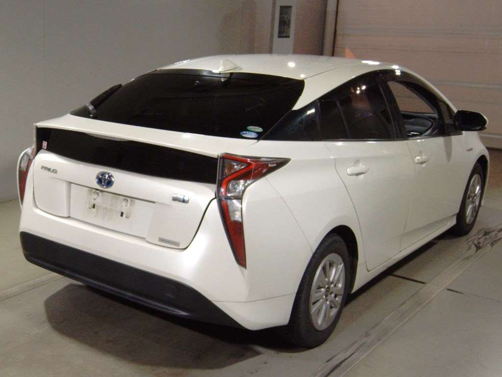 2016 Toyota Prius ZVW50[1]