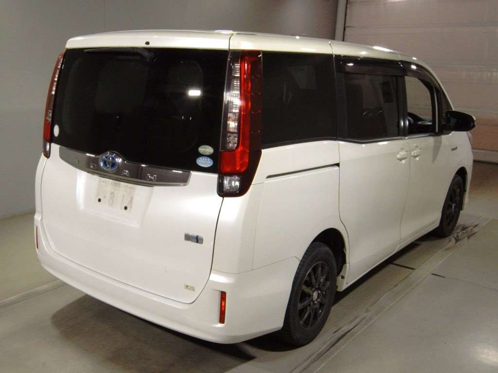 2014 Toyota Noah ZWR80G[1]