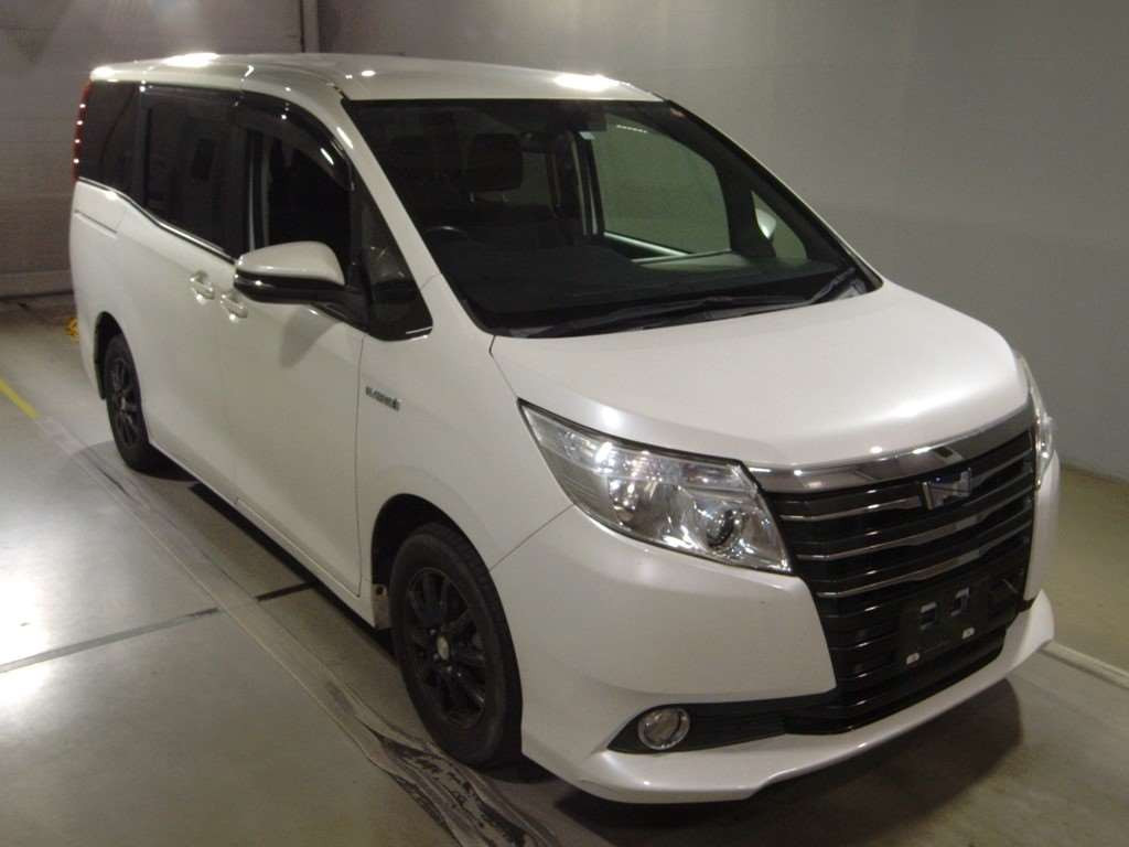 2014 Toyota Noah ZWR80G[2]