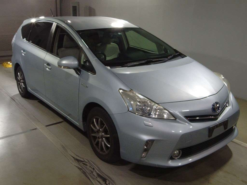 2012 Toyota Prius alpha ZVW40W[2]