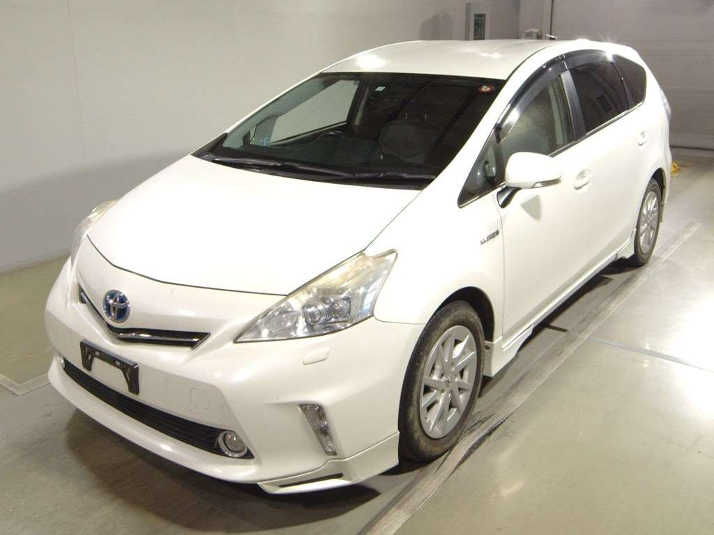 2011 Toyota Prius alpha ZVW41W[0]