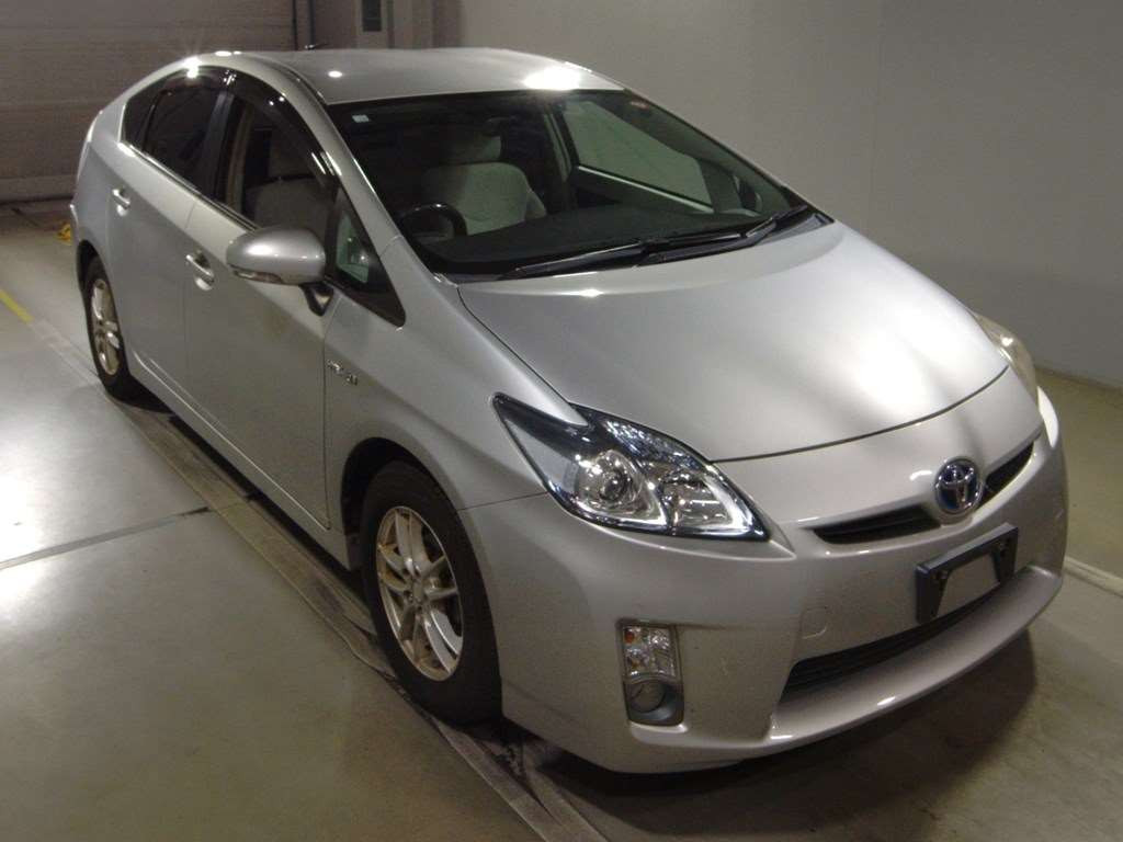 2010 Toyota Prius ZVW30[2]