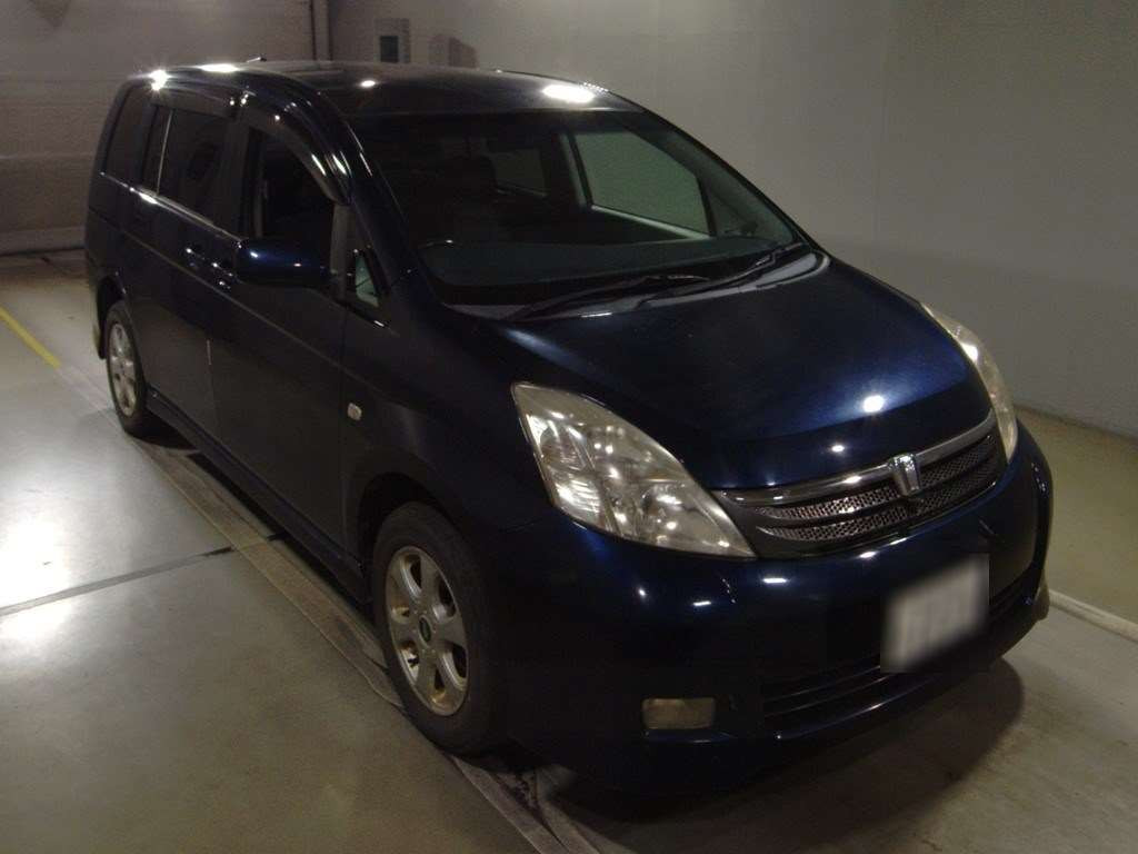 2004 Toyota Isis ANM15W[2]