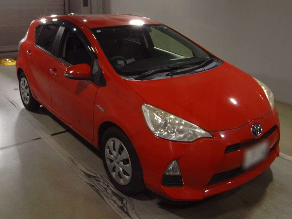 2012 Toyota Aqua NHP10[2]