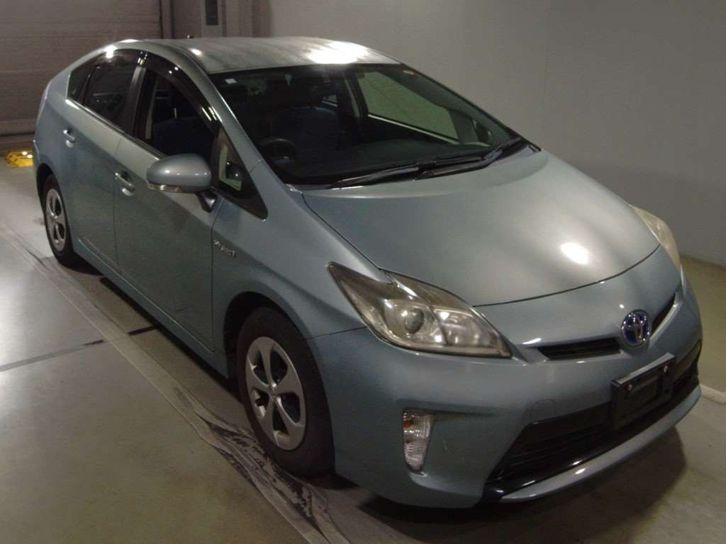 2012 Toyota Prius ZVW30[2]