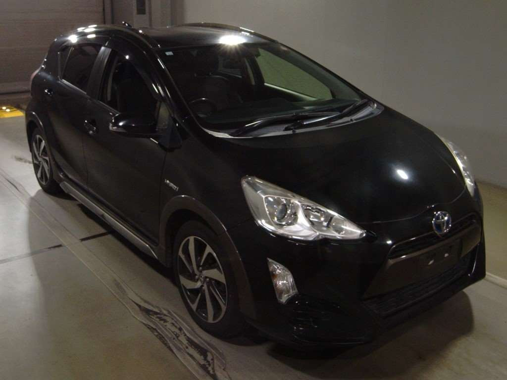 2014 Toyota Aqua NHP10[2]