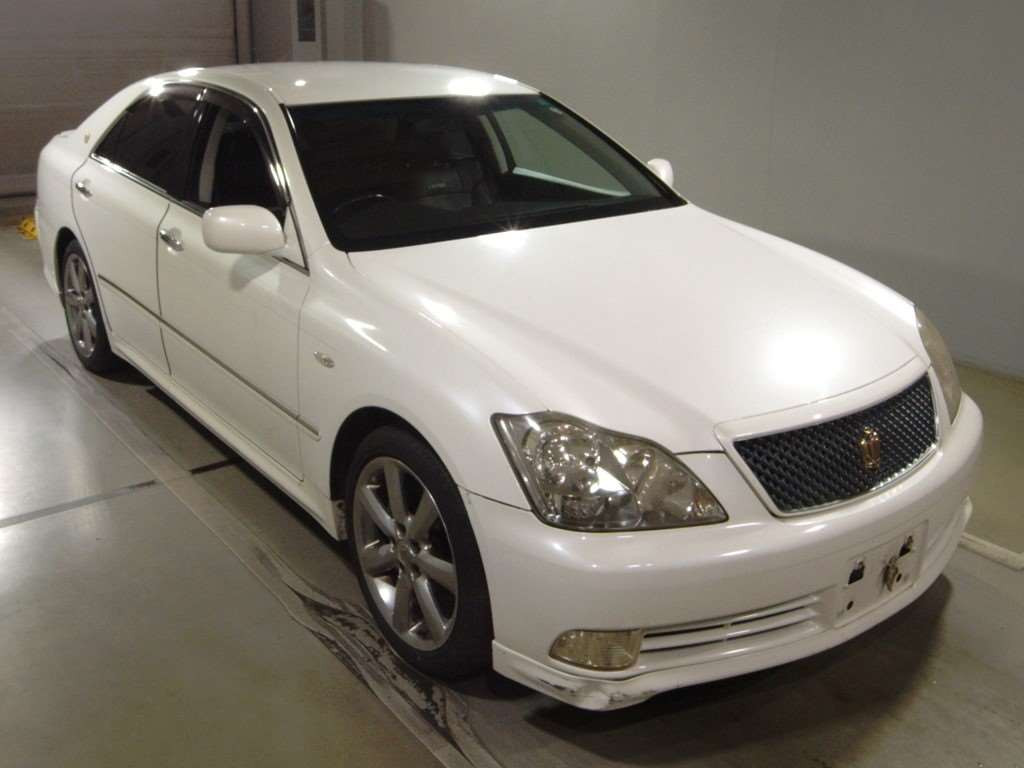 2005 Toyota Crown GRS182[2]