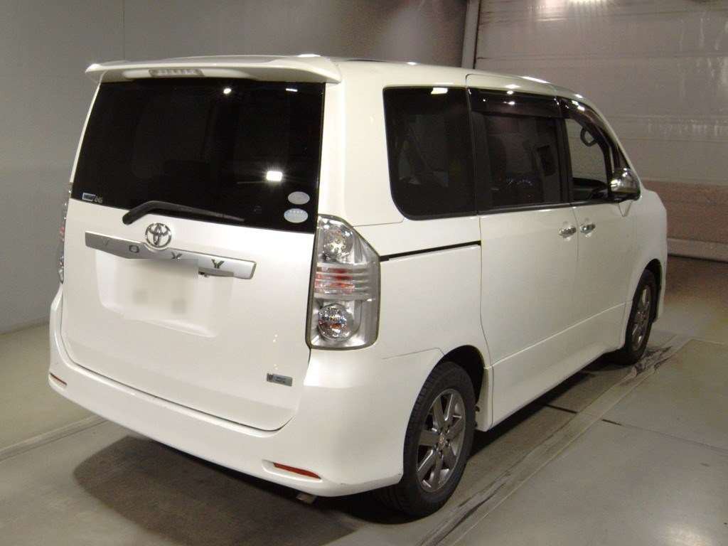 2009 Toyota Voxy ZRR70W[1]