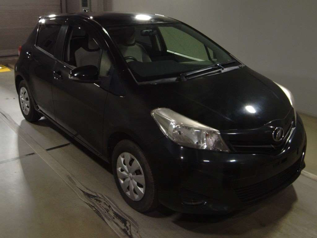 2013 Toyota Vitz KSP130[2]