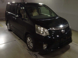 2012 Toyota Noah