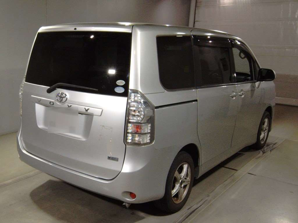 2011 Toyota Voxy ZRR70G[1]