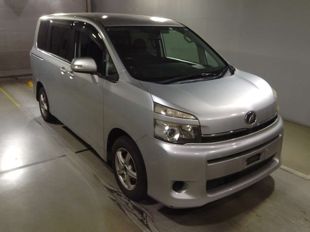 2011 Toyota Voxy ZRR70G[2]