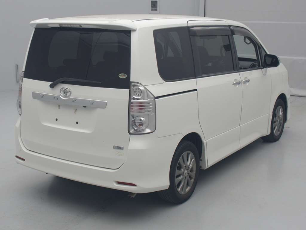 2010 Toyota Voxy ZRR70W[1]