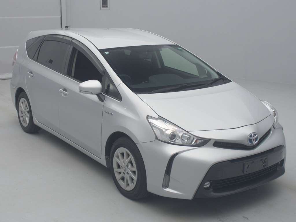 2015 Toyota Prius alpha ZVW41W[2]