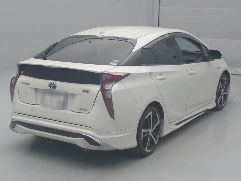 2016 Toyota Prius ZVW55[1]