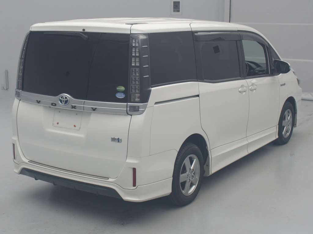 2014 Toyota Voxy ZWR80G[1]