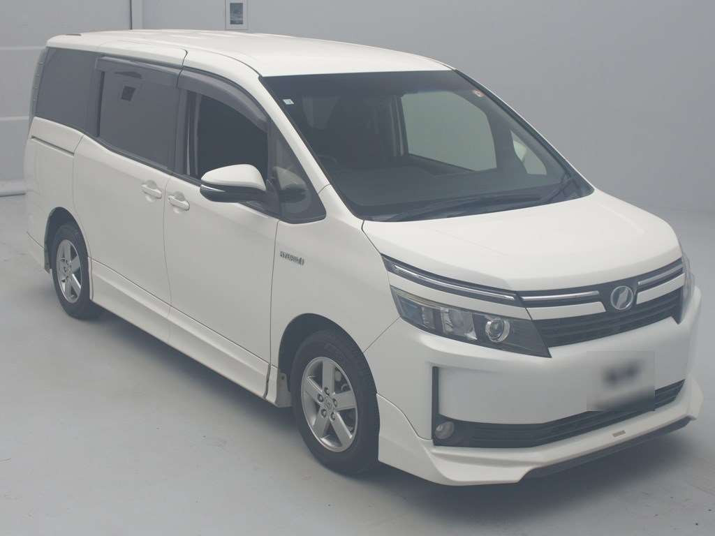 2014 Toyota Voxy ZWR80G[2]