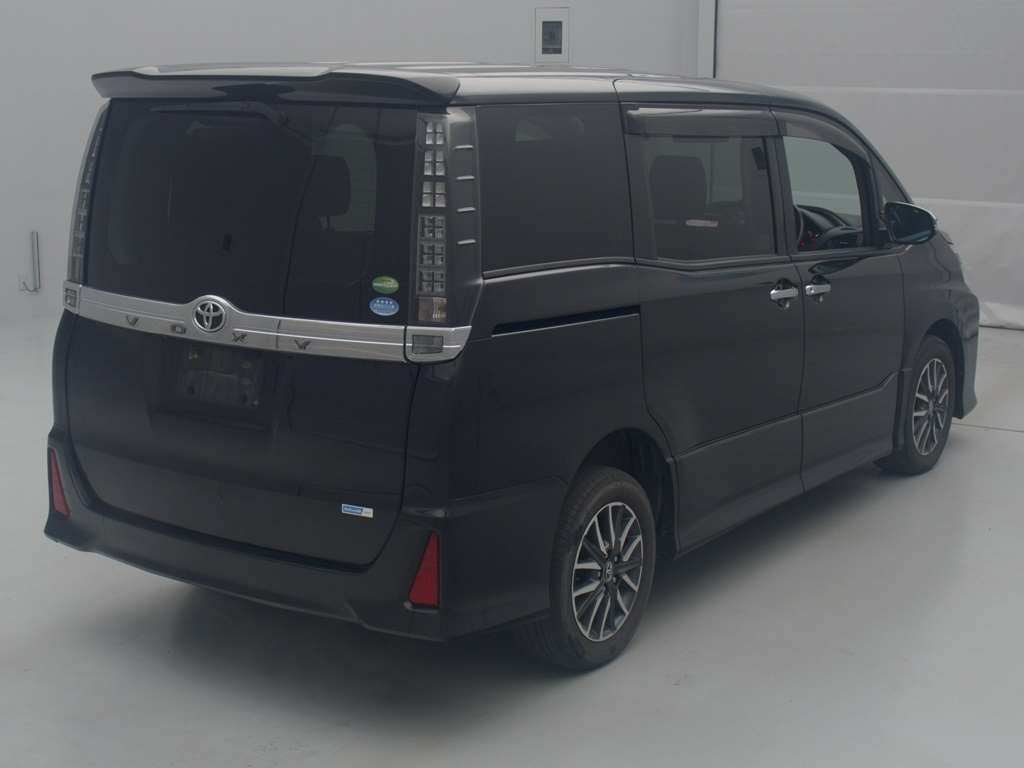 2015 Toyota Voxy ZRR85W[1]